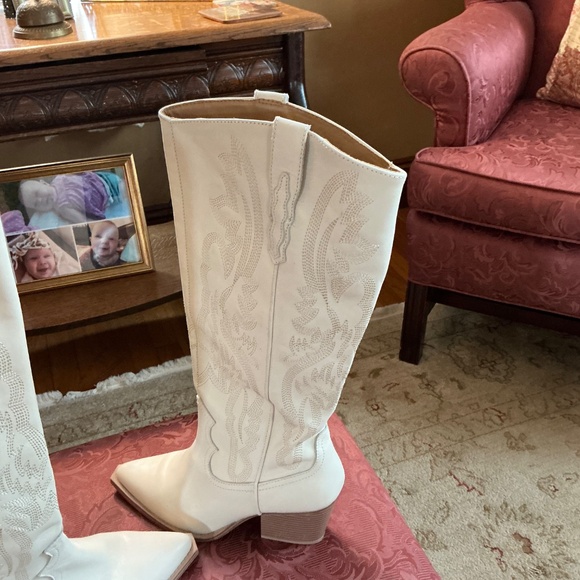 Crown Vintage Sila Embroidered Western Boots in White Sz 7 EUC - Picture 9 of 15